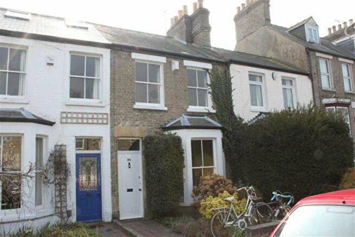 3 Bedroom Semi-Detached House To Rent In Halifax Road, CB4