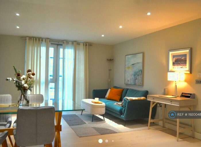 2 Bedroom Flat To Rent In Plough Road, London, SW11