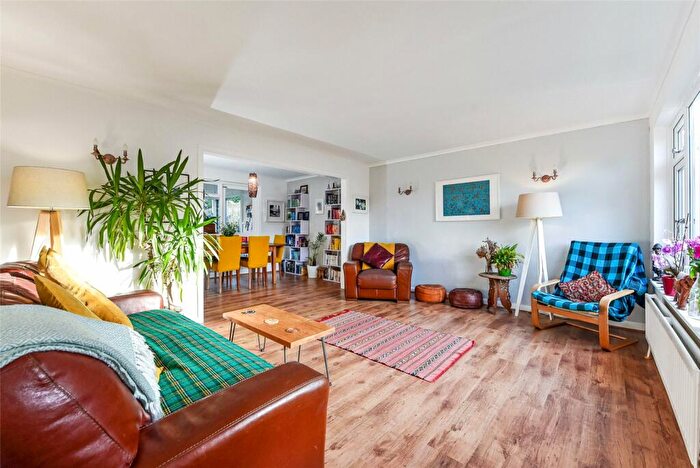 3 Bedroom Detached House For Sale In Gloucester Way, Chichester, West Sussex, PO19