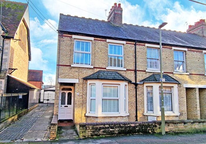 3 Bedroom End Of Terrace House For Sale In Priory Road, Bicester, OX26