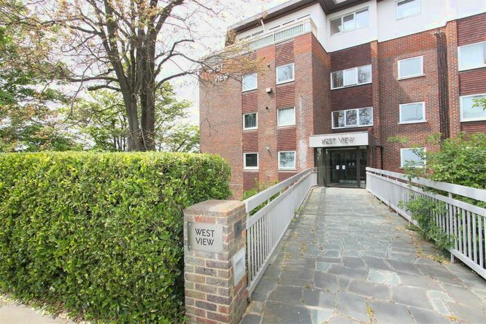 1 Bedroom Flat To Rent In The Drive, Hove, BN3