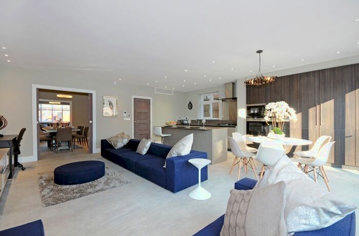 5 Bedroom Semi-Detached House To Rent In Wessex Gardens, Golder Green, NW11