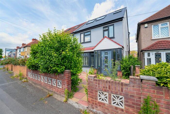 4 Bedroom Semi-Detached House For Sale In North Hyde Road, Hayes, UB3