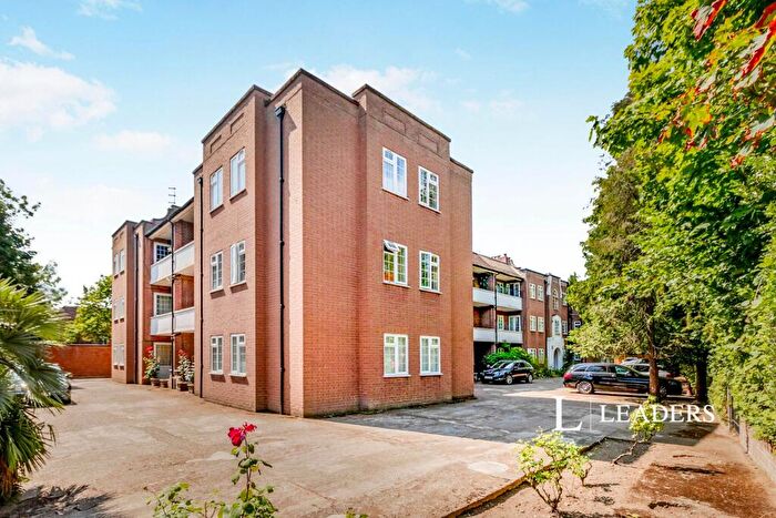 2 Bedroom Apartment To Rent In Walton-On-Thames, KT12