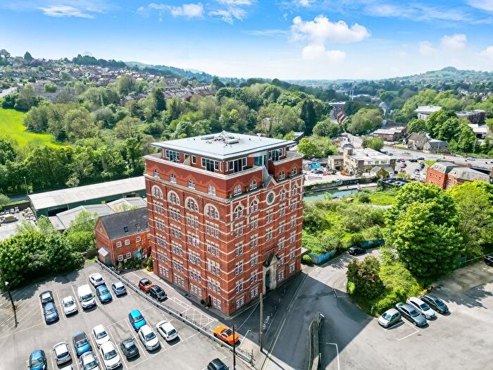 2 Bedroom Flat For Sale In Cheapside, Stroud, Gloucestershire, GL5