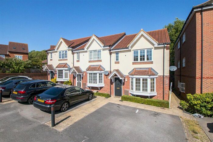 3 Bedroom End Of Terrace House To Rent In Borough Bridge, Oakhill, Milton Keynes, MK5
