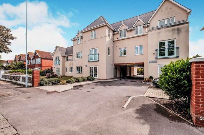 2 Bedroom Flat To Rent In St. Botolphs Road, Worthing, BN11