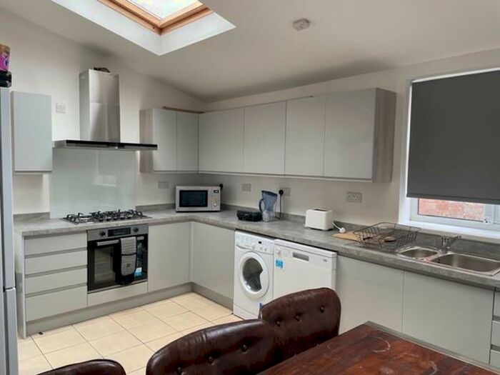 7 Bedroom Semi-Detached House To Rent In Teversal Avenue, Lenton, Nottingham, NG7