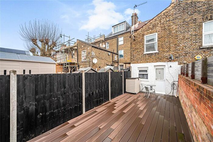 Apartment To Rent In Chamberlayne Road, Kensal Rise, London, NW10