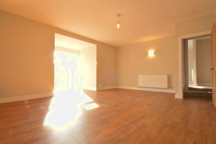 2 Bedroom Apartment To Rent In Redhill, Surrey, RH1