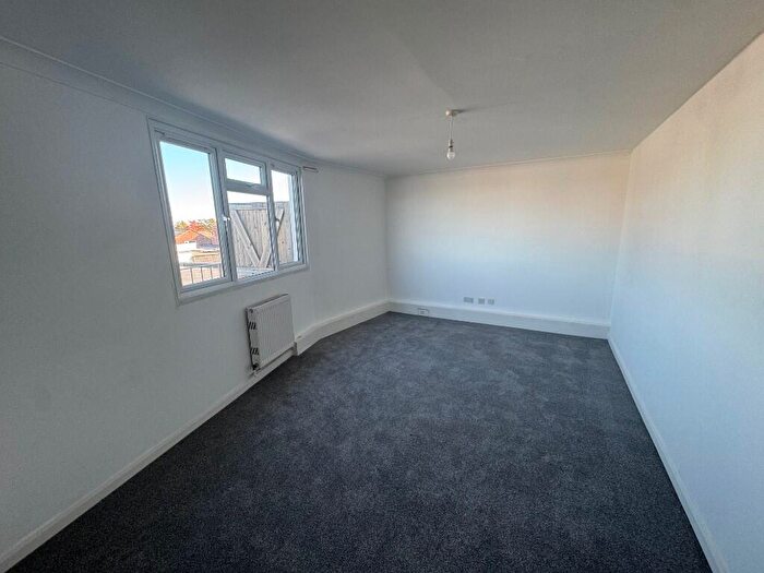 5 Bedroom Flat To Rent In Wallisdown Road, Bournemouth, Dorset, BH11