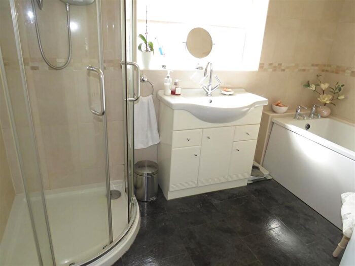 4 Bedroom Semi-Detached House For Sale In West Avenue, Castle Bromwich, Birmingham, B36