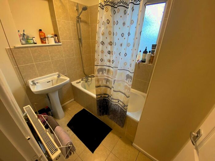 6 Bedroom Detached House To Rent In Wordsworth Road, HP11