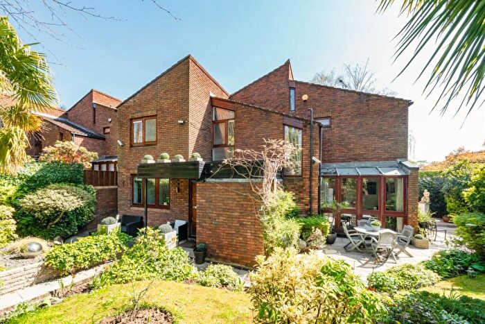 4 Bedroom Detached House For Sale In Merton Lane, Highgate, N6
