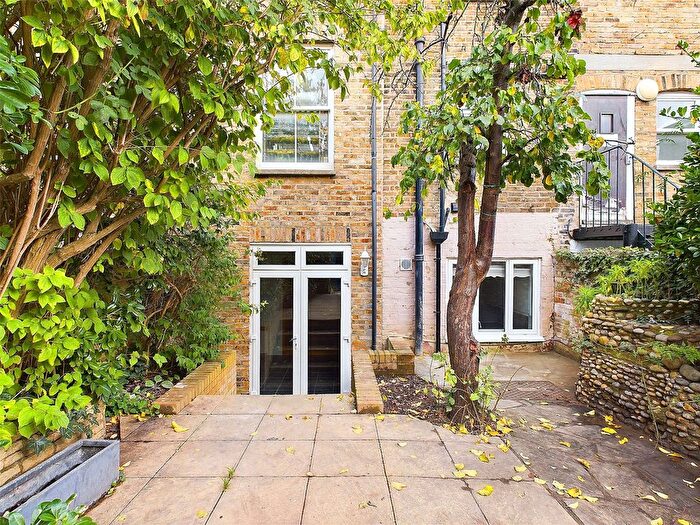 2 Bedroom Flat To Rent In Crown Road, St Margarets, Twickenham, TW1