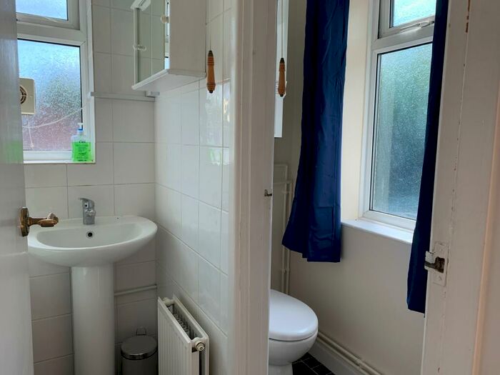 1 Bedroom Flat To Rent In Thackeray Court, Portswood, SO17