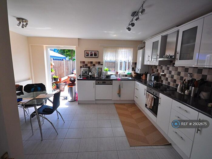 4 Bedroom Terraced House To Rent In Clark St, London, E1
