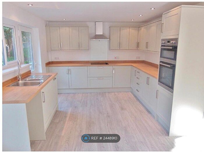 4 Bedroom Bungalow To Rent In Hendra Vale, Launceston, PL15