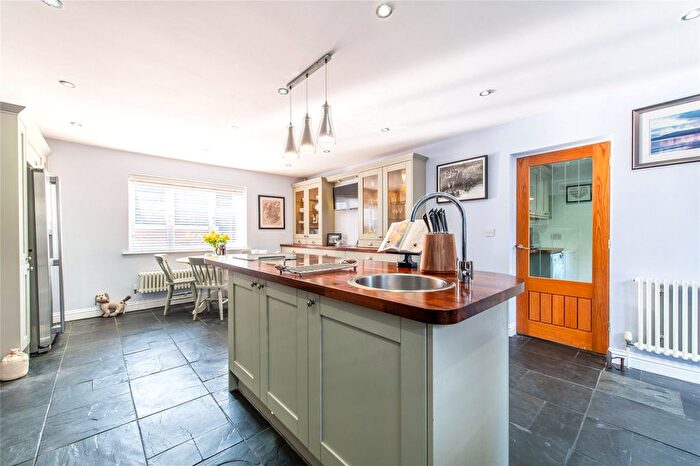 4 Bedroom Detached House For Sale In Old Watling Street, Rochester, Kent, ME2