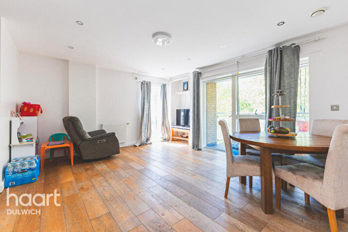 2 Bedroom Flat For Sale In Glengall Road, London, SE15