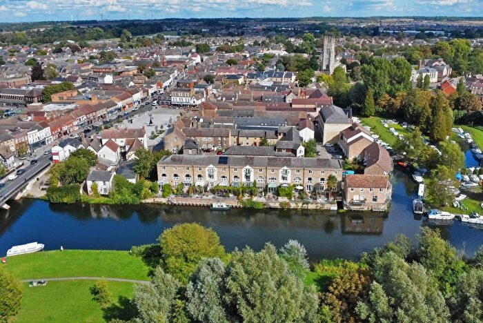 3 Bedroom Town House For Sale In River Terrace, St. Neots, PE19