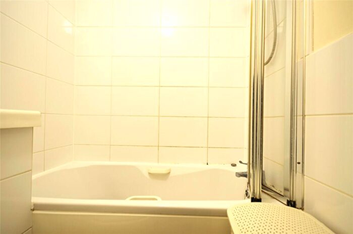 Apartment To Rent In Whitecroft, Langshott, Horley, RH6