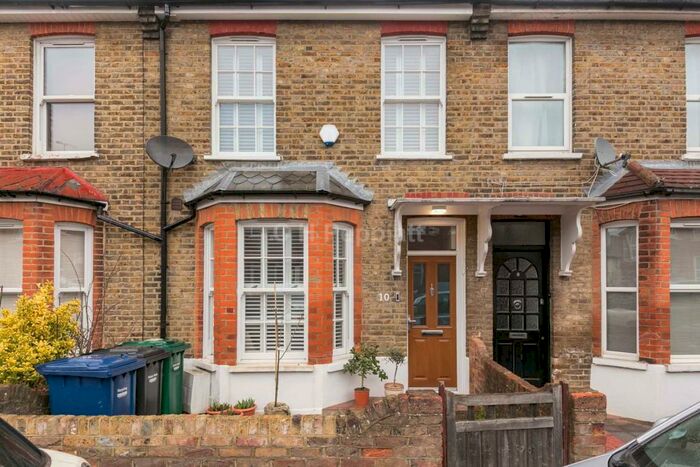 3 Bedroom House To Rent In Fredricks Place, North Finchley, N12