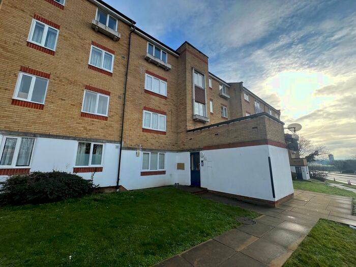 1 Bedroom Flat To Rent In Dadswood, Harlow, CM20