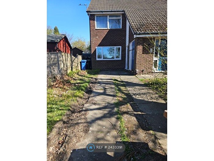 2 Bedroom Flat To Rent In West Meadow, Stockport, SK5