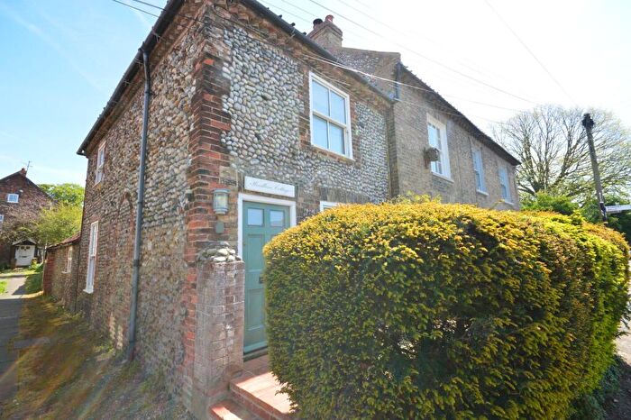 2 Bedroom Property To Rent In High Street, Cley, NR25