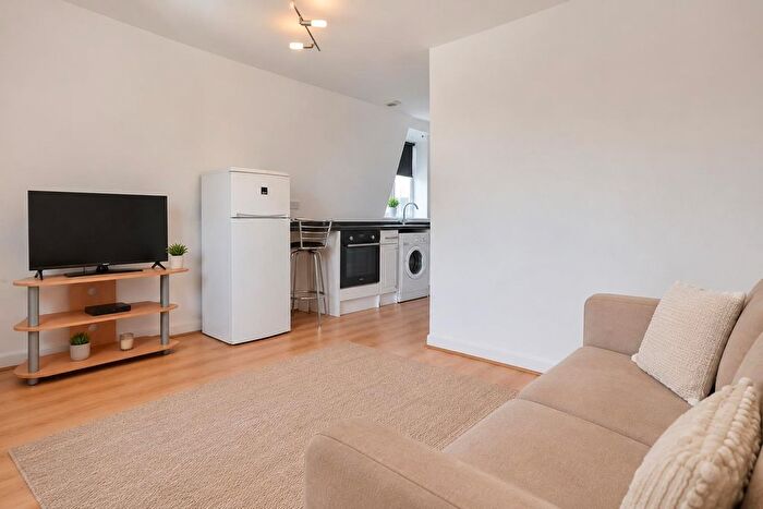 1 Bedroom Flat To Rent In Dollis Road, NW7