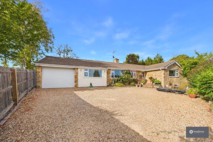 3 Bedroom Detached Bungalow For Sale In Wappenham Road, Helmdon, NN13