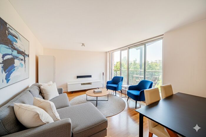 2 Bedroom Flat For Sale In Basin Approach, London, Greater London, E14