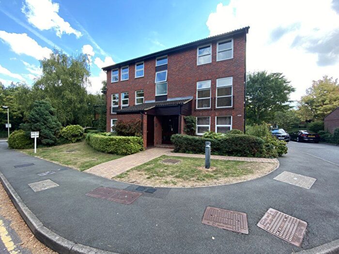 2 Bedroom Flat To Rent In Fountain Gardens, Windsor, SL4