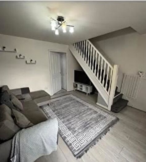 2 Bedroom Property To Rent In Summers Road, Slough, Slough, Berkshire, SL1