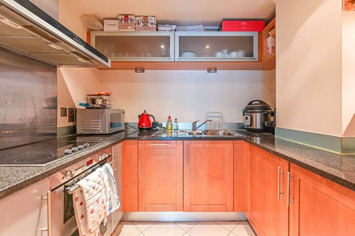 2 Bedroom Flat For Sale In Discovery Dock, Canary Wharf, London, E14