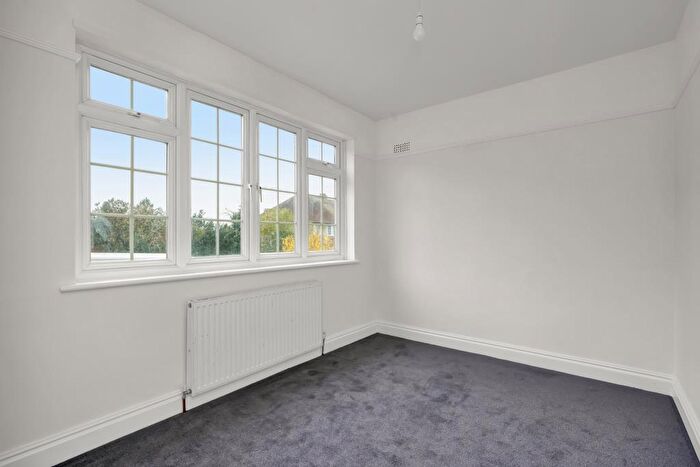 2 Bedroom Apartment To Rent In Castleview Road, Weybridge, Surrey, KT13