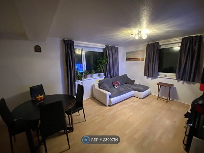 1 Bedroom Flat To Rent In The Peninsula Building, Salford, M7