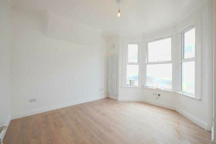 3 Bedroom Ground Flat To Rent In Thorold Road, Ilford, IG1