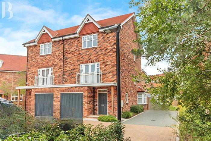 4 Bedroom Semi-detached House For Sale In Violet Heath, Hartland Village, Fleet, GU51