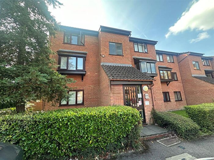 1 Bedroom Flat For Sale In Astra Court, King Georges Avenue, Watford, WD18