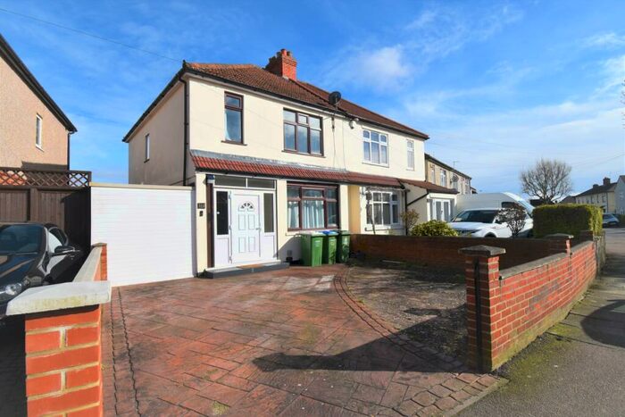 3 Bedroom Semi-Detached House To Rent In Olyffe Avenue Welling, DA16
