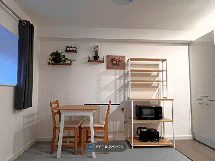 1 Bedroom Flat To Rent In Viaduct Road, Leeds, LS4