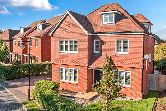5 Bedroom Detached House For Sale In Curlew Grove, Camberley, GU17