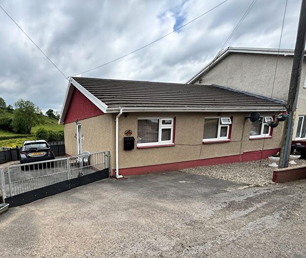 3 Bedroom Semi-Detached Bungalow For Sale In Pentremeurig Road, Carmarthen, SA31