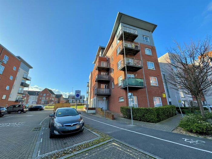 2 Bedroom Apartment To Rent In Avenel Way, Poole, BH15