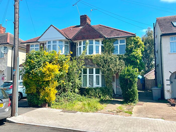 3 Bedroom Semi Detached House For Sale In Winchester Avenue, London, NW9