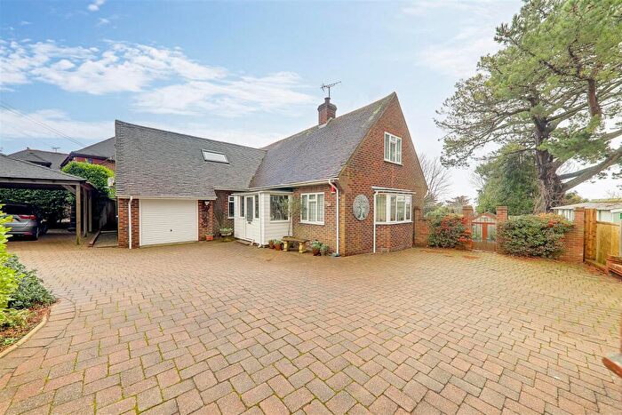 4 Bedroom Detached House For Sale In Broadview Gardens, Worthing, BN13
