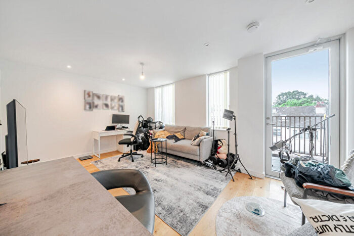 1 Bedroom Flat To Rent In Commonside East, Mitcham, CR4