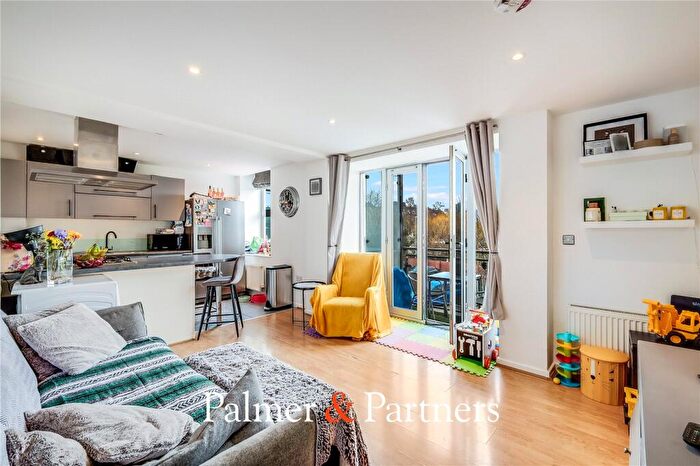 2 Bedroom Apartment For Sale In Baddow Road, Chelmsford, Essex, CM2